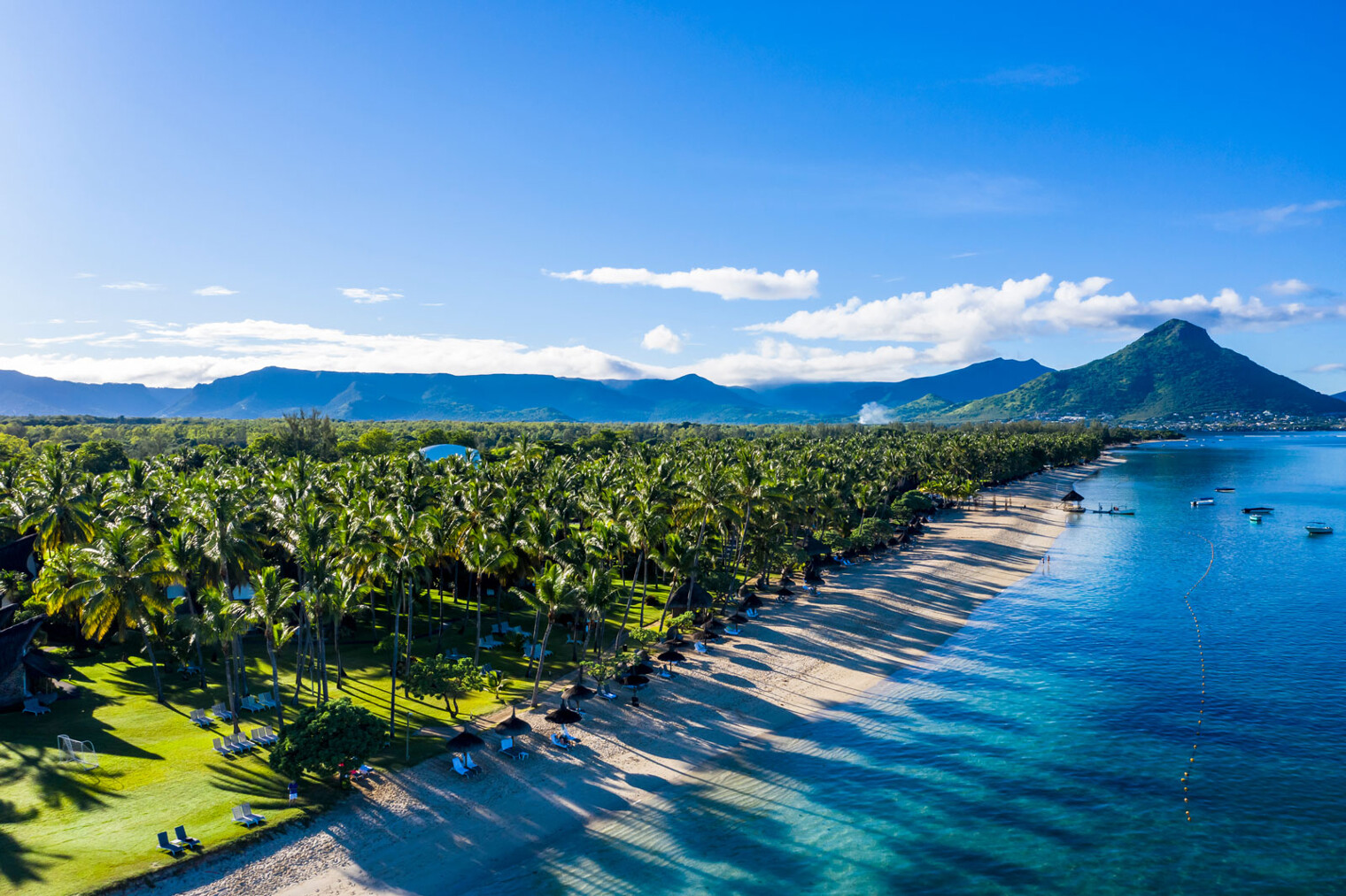 L'une des nombreuses plages paradisiaques de l'île Maurice, avec son sable fin et ses eaux cristallines