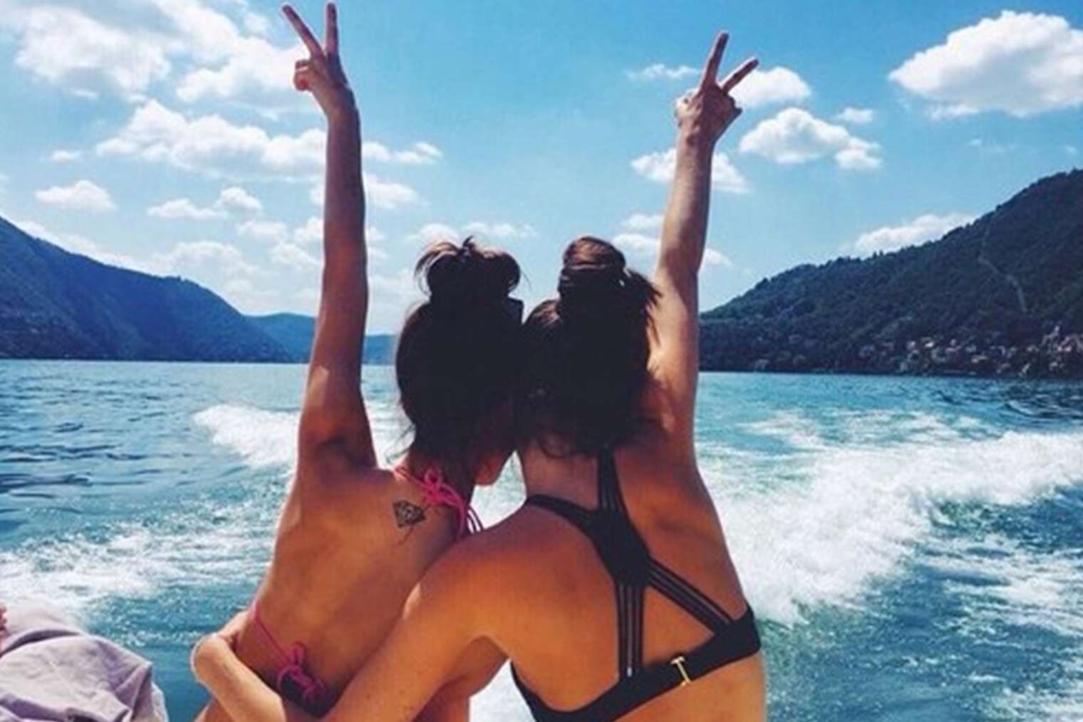 sur le bateau entre copines