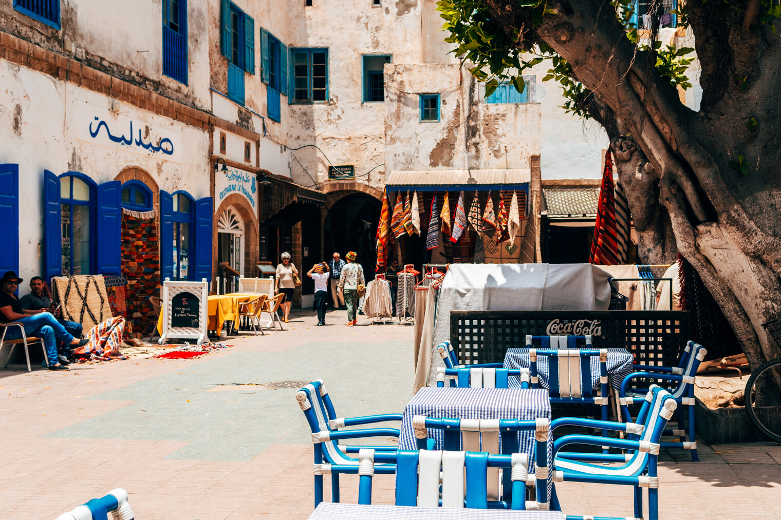 Une place de village dans la ville d'Essaouira