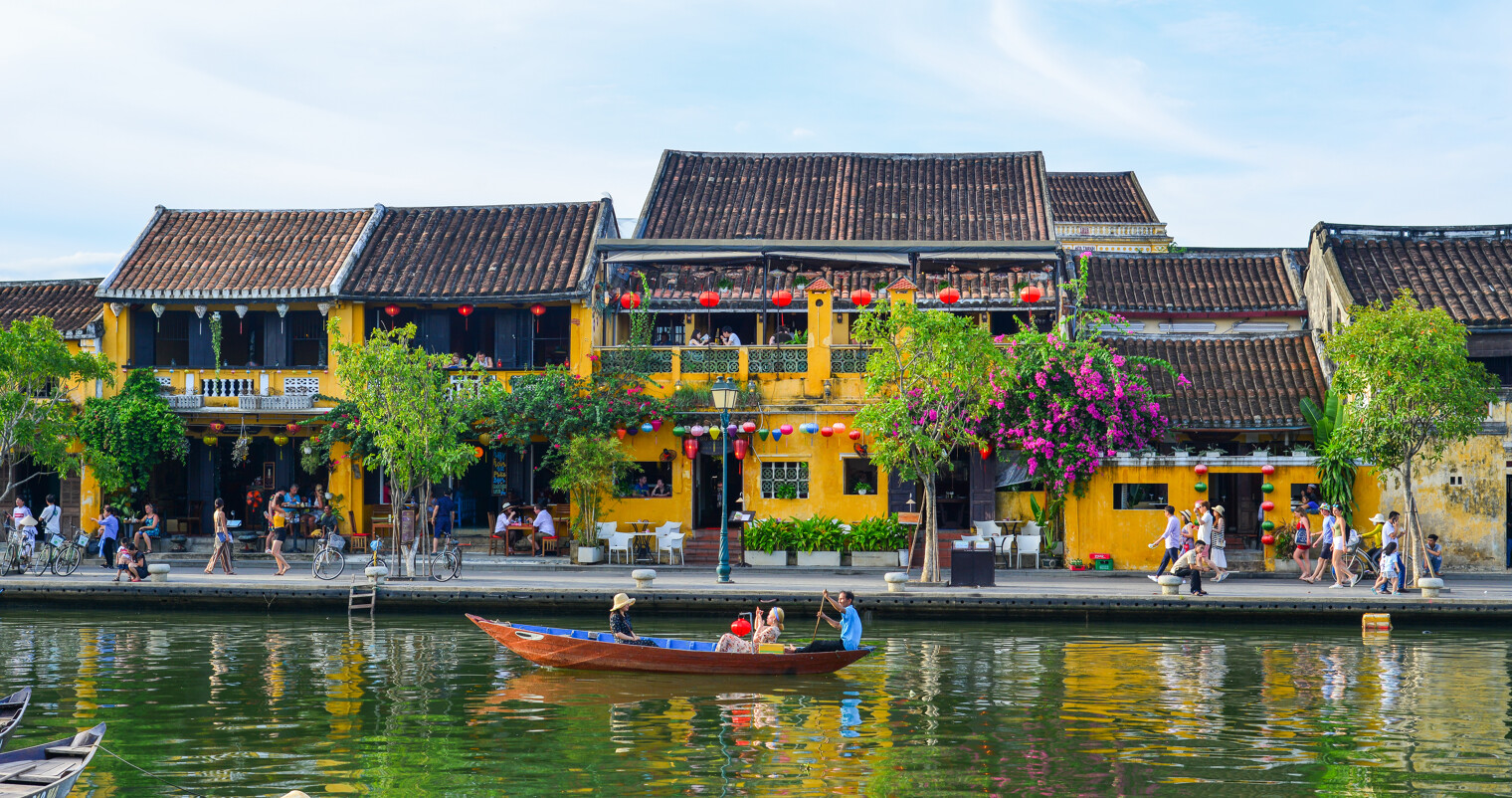 Vue sur la ville de Hoi An au Vietnam avec ses façades jaune