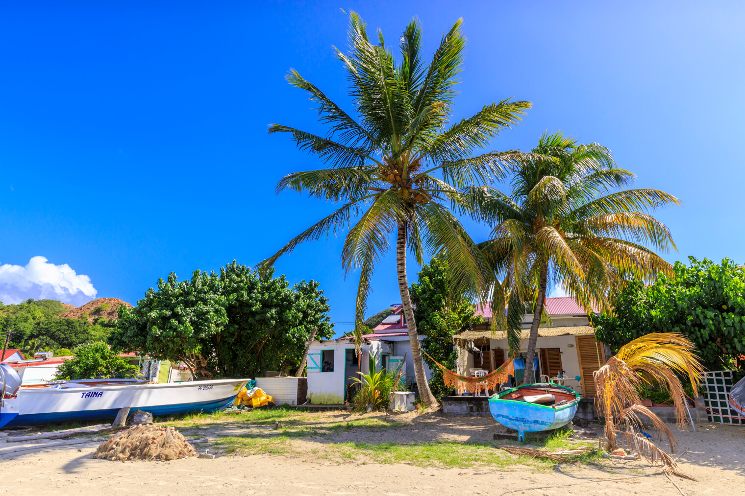 Vue sur une maison guadeloupéenne avec vue plage