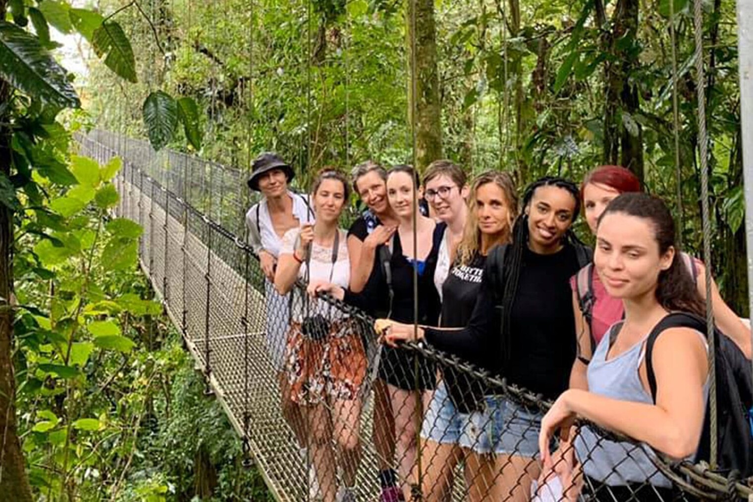 traversée d'un pont avec les filles