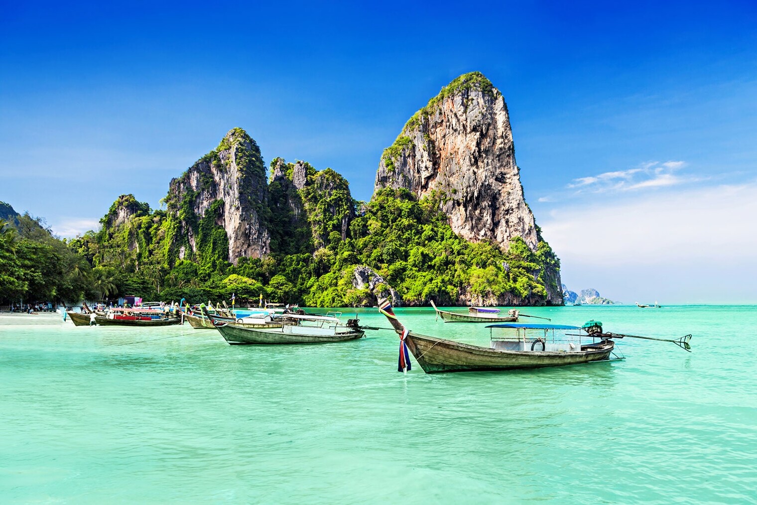 les embarcations dans le lagon