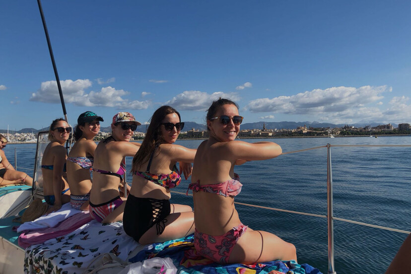 Partir en croisière entre célibataires : 4 bonnes raisons de craquer pour un petit bateau !