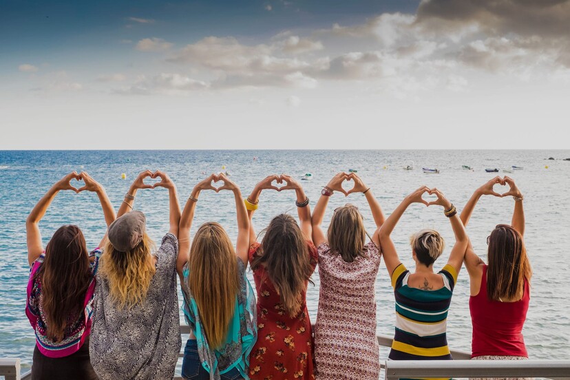 Les avantages d’un voyage organisé entre filles célibataires : 5 bonnes raisons de craquer !