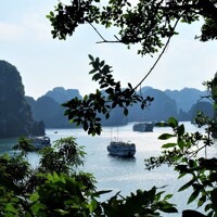 Décors féériques de la Baie d’Halong (Bai Tu Long) - UNESCO