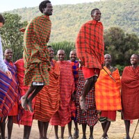 Route de Nairobi pour Maji moto, région de Masai Mara