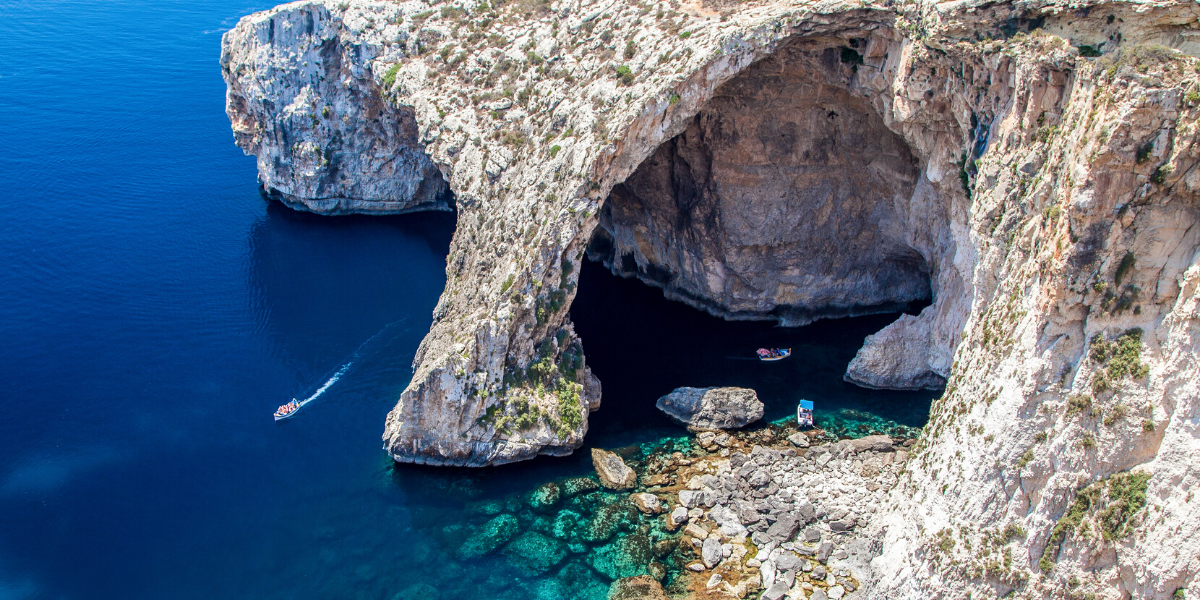 Les 3 cités et la grotte bleue en bateau typique