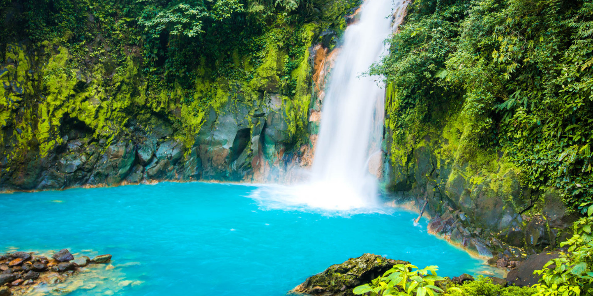 L'eau incroyablement bleue du Rio Celeste