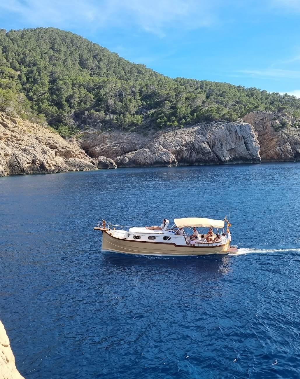 Ibiza : street-art à Sant Antoni et croisière en bateau traditionnel