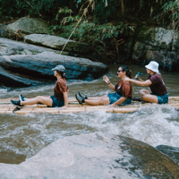 Rencontre avec les grands pachydermes et radeau en bambou