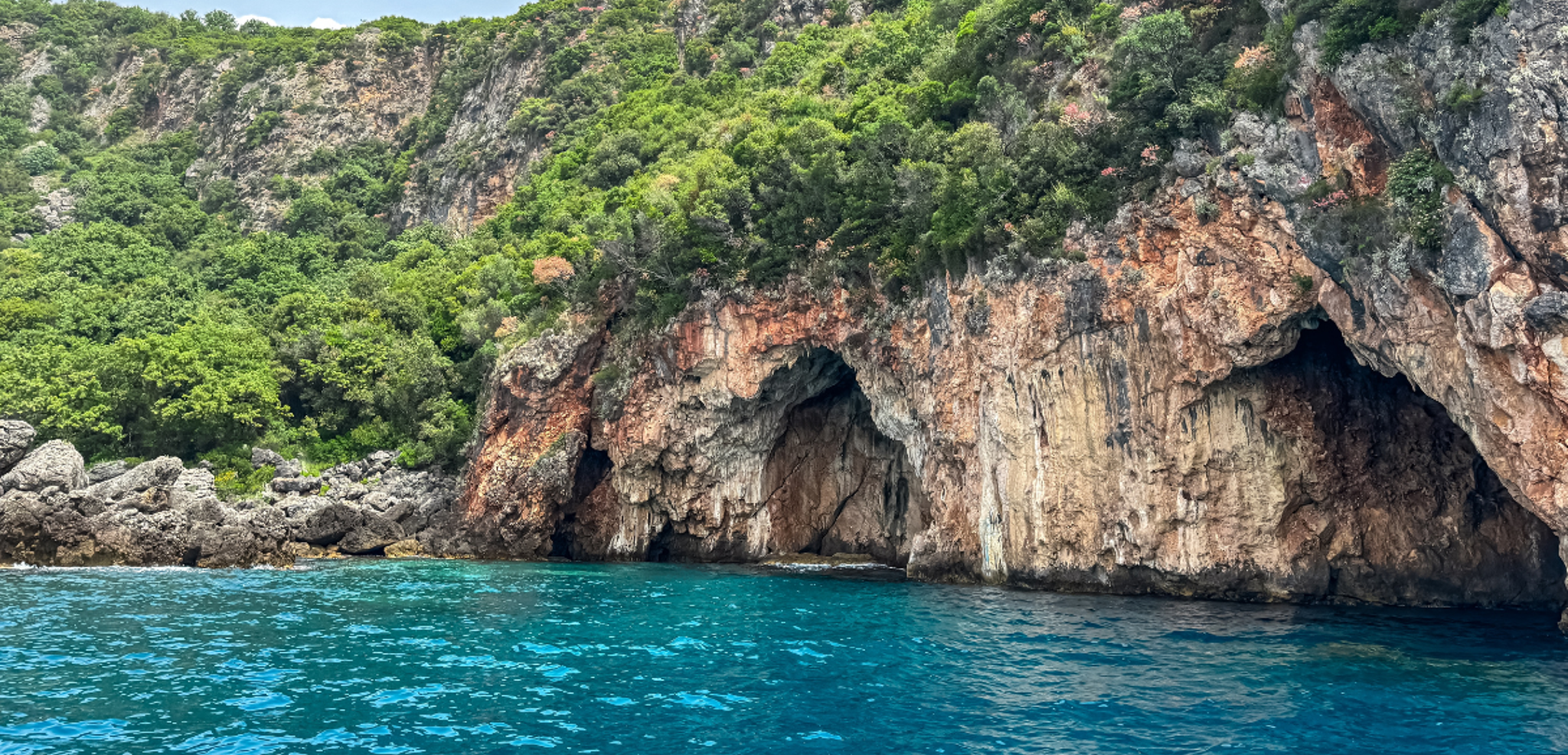 En bateau pour découvrir la côte Ionienne et la grotte du pirate