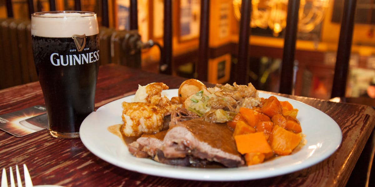 Goûtez aux spécialités locales entre copines 