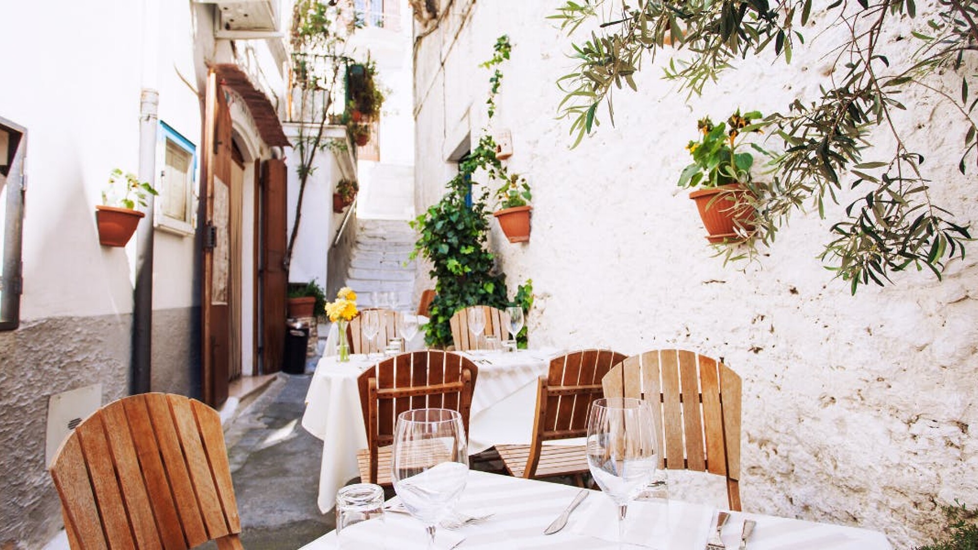 Profitez des nombreuses petites terrasses pour les pauses déjeuners !