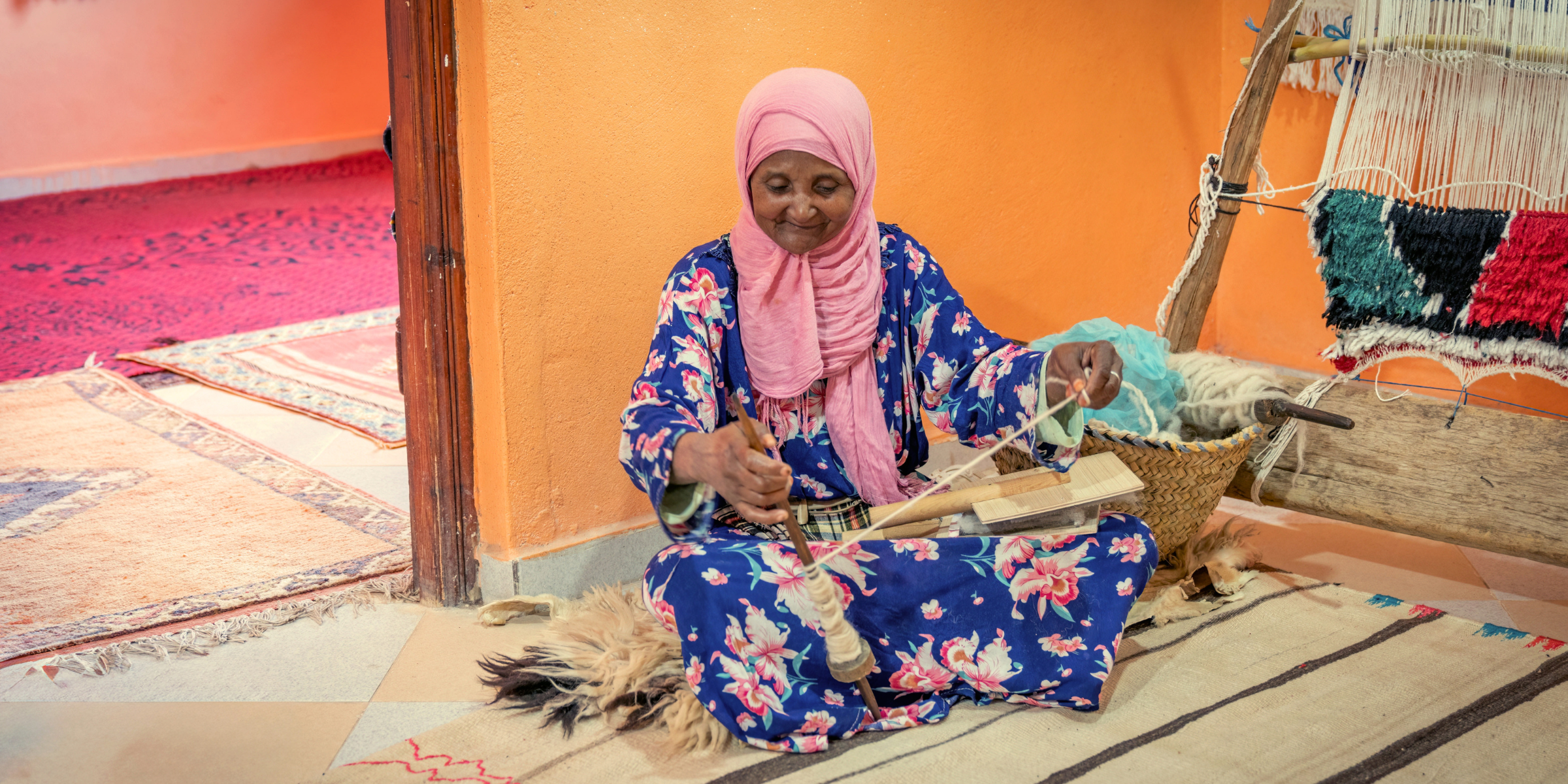 Artisanat femme tissage tapis ©Shutterstock