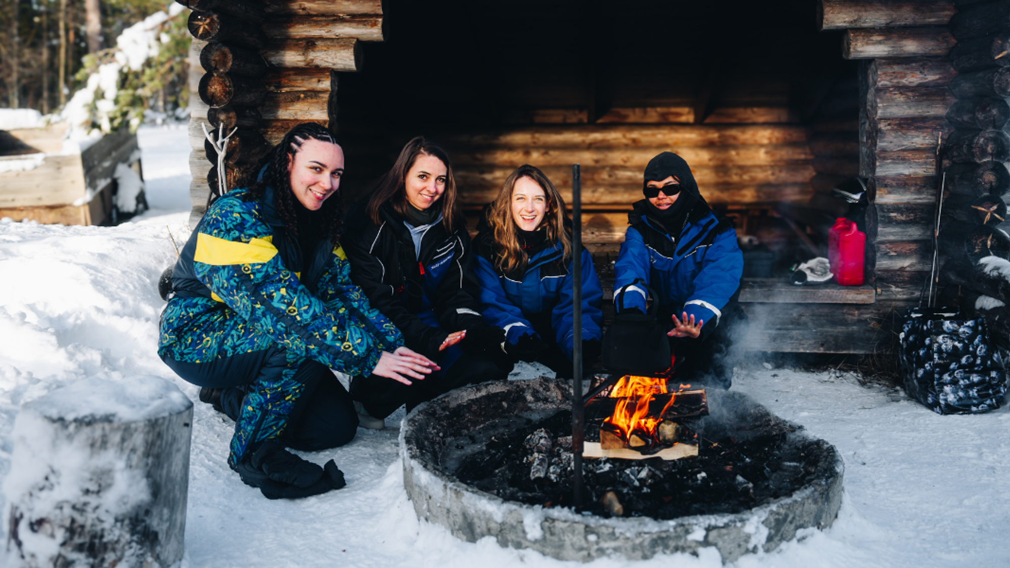 Une petite pause pour se réchauffer au coin du feu