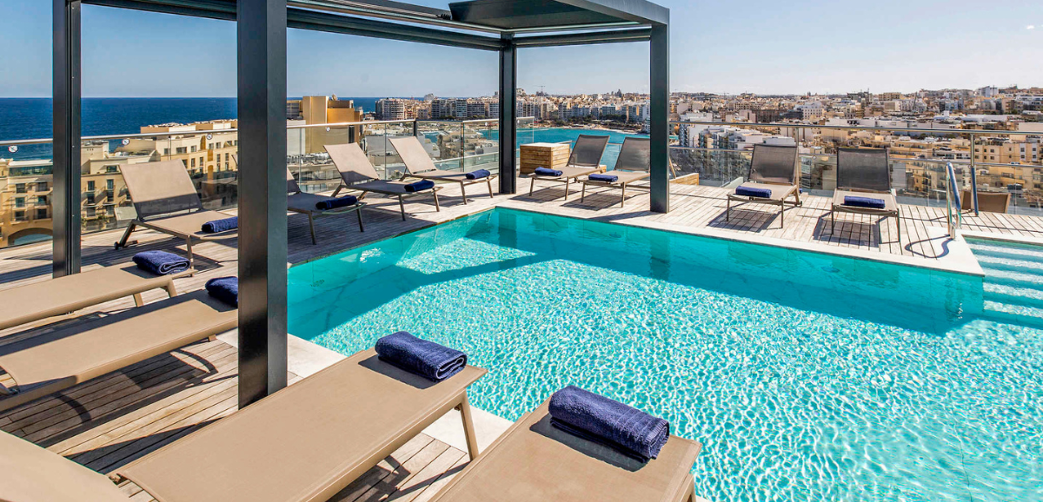 Entre deux visites, détendez-vous au bord de la piscine : le Mercure St. Julian's (ou similaire)