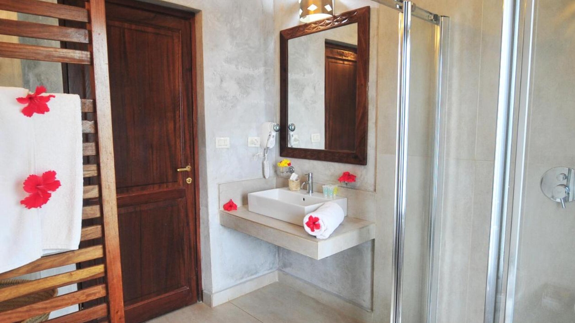 Avec salles de bains privatives : Hôtel Voi Kiwengwa Resort (ou similaire)