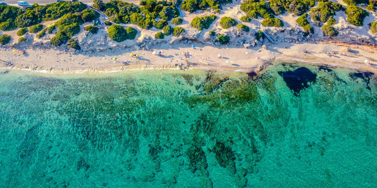 Entre 2 visites, baignez-vous sur cette côte aux eaux cristallines