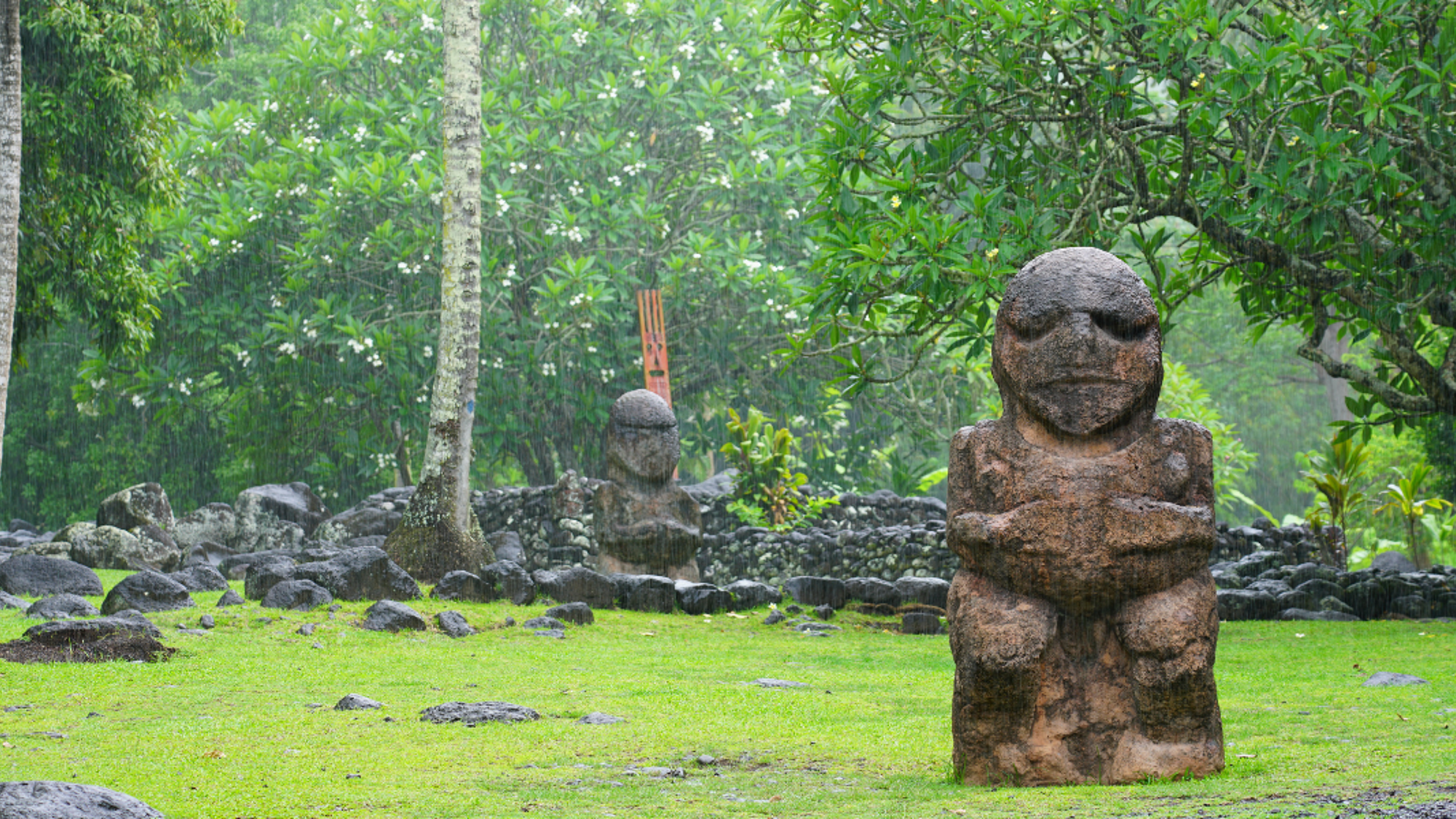 Site archéologique du marae Arahurahu, Tahiti ©Shuttestock