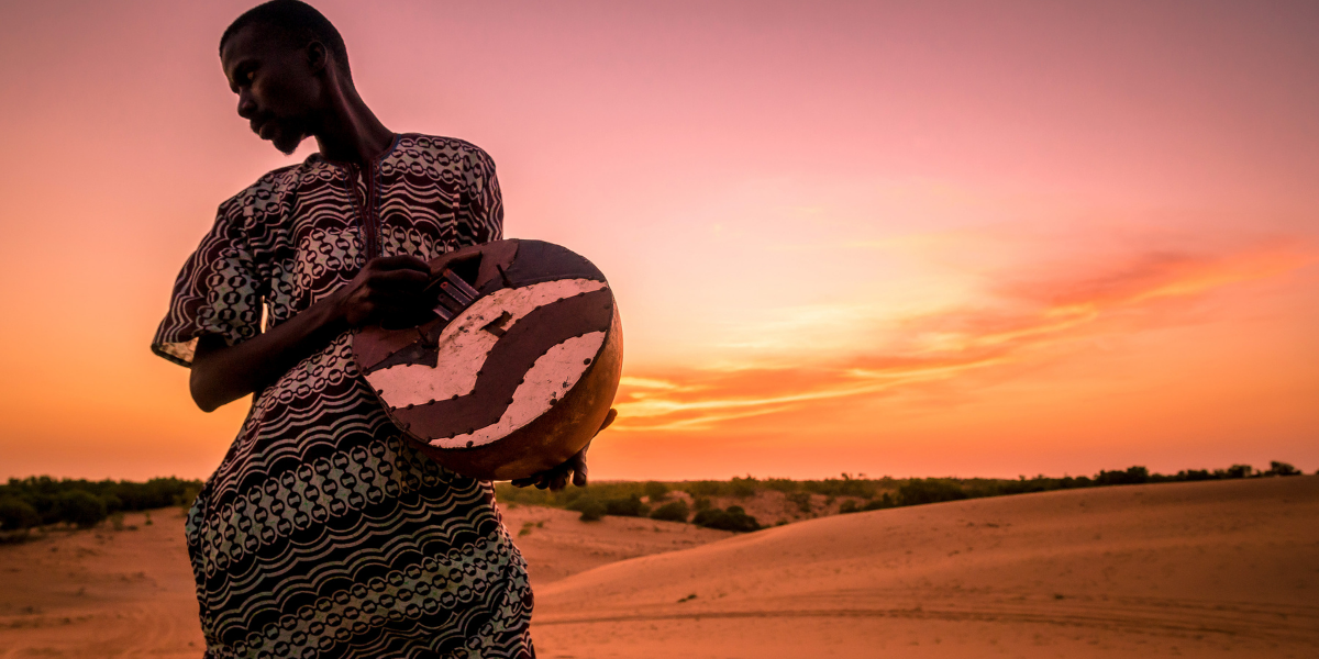 Une soirée djembé au soleil couchant