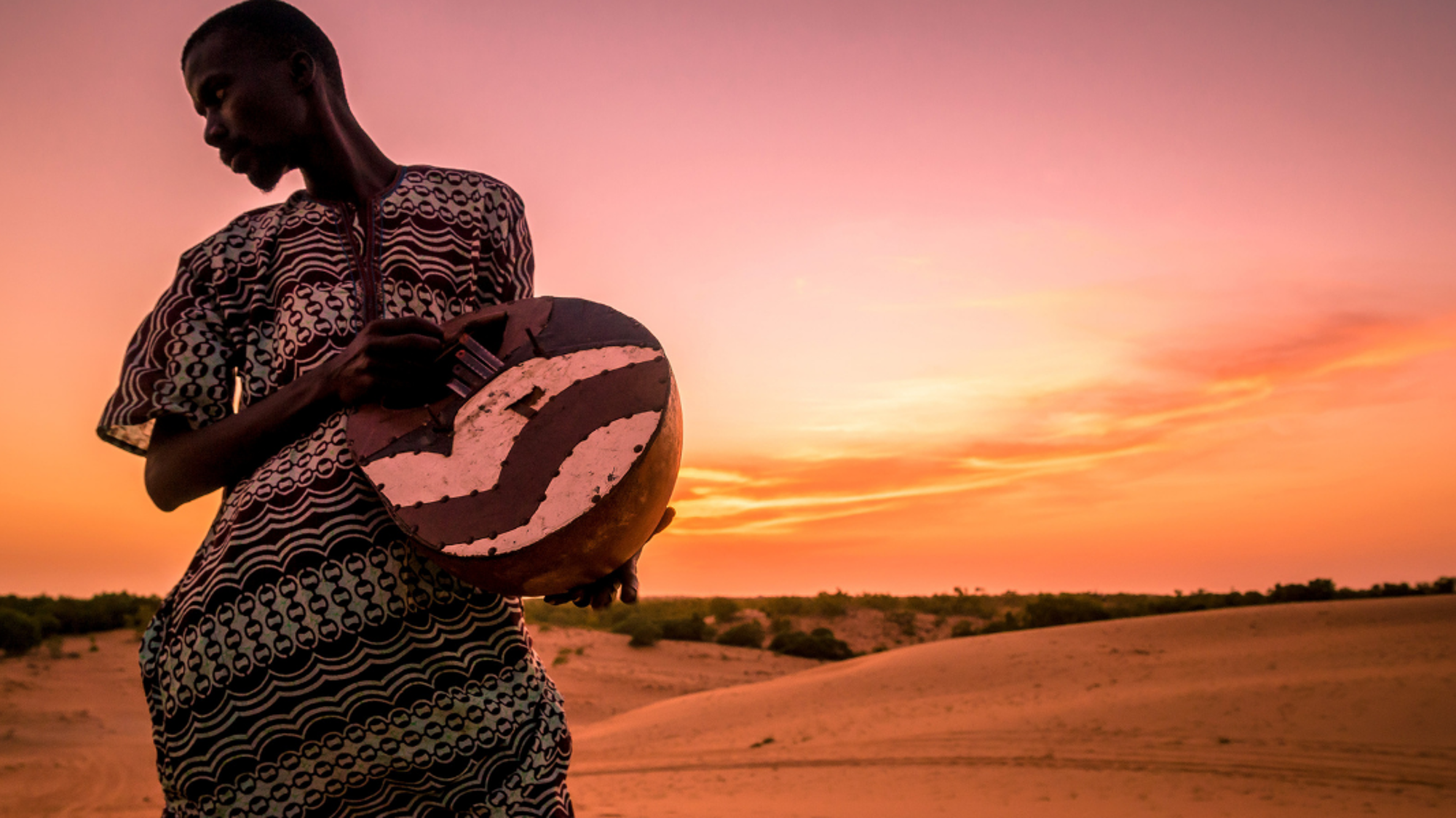 Une soirée djembé au soleil couchant