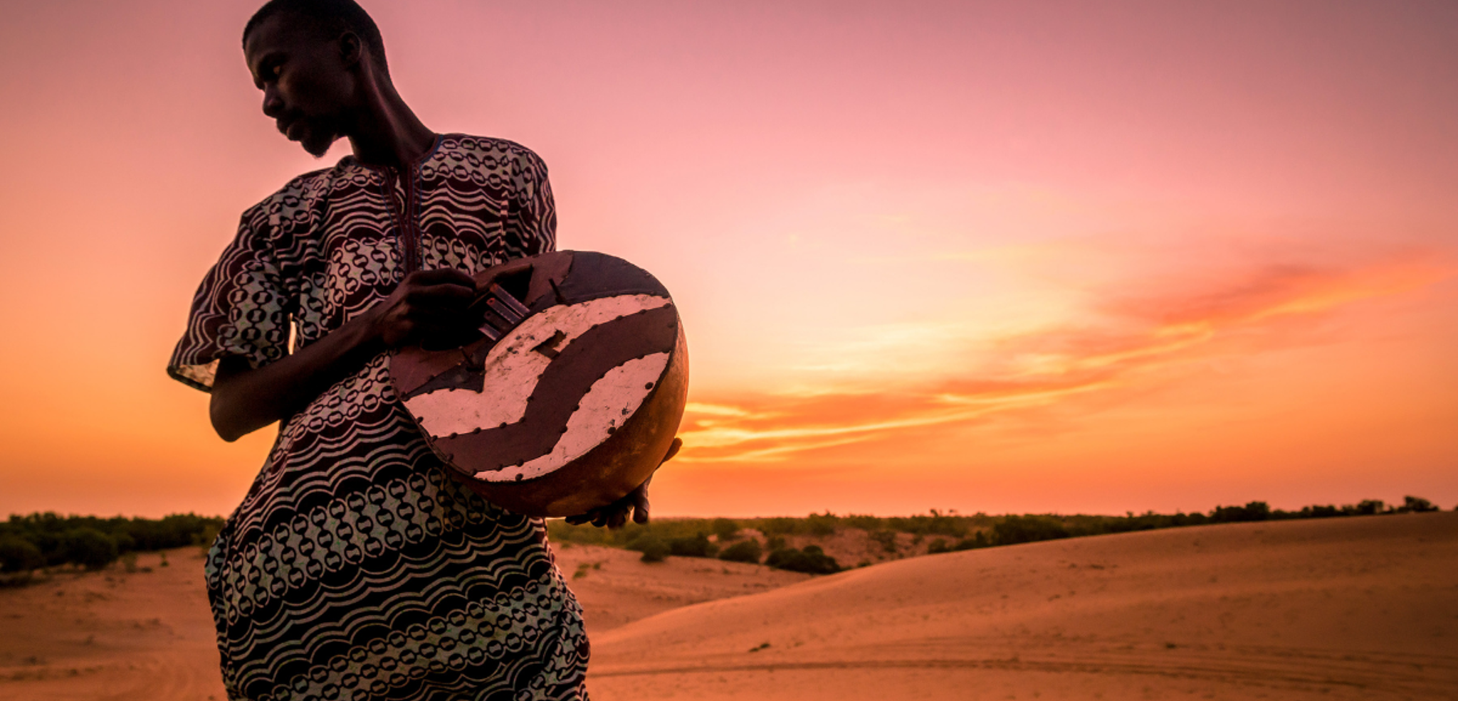 Une soirée djembé au soleil couchant