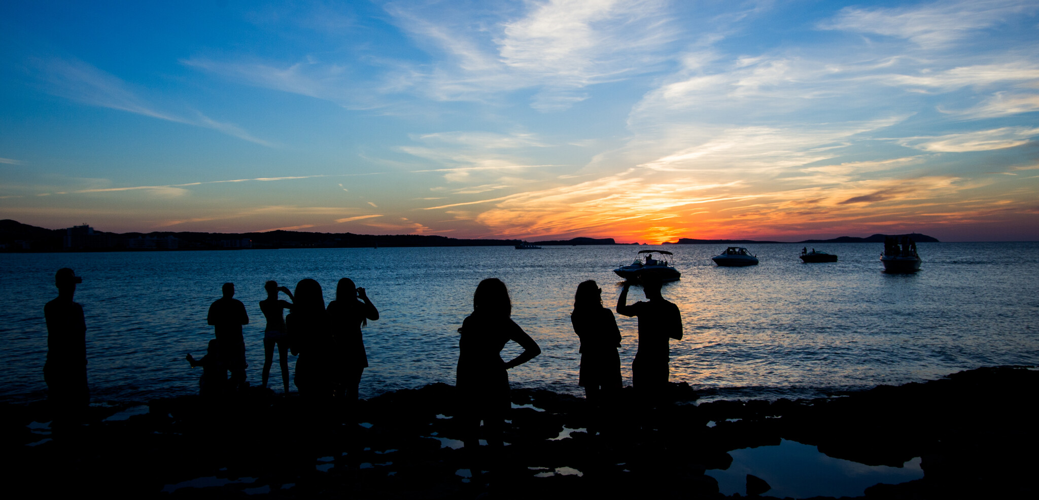 Premier coucher de soleil devant l'emblématique Cafe del Mar