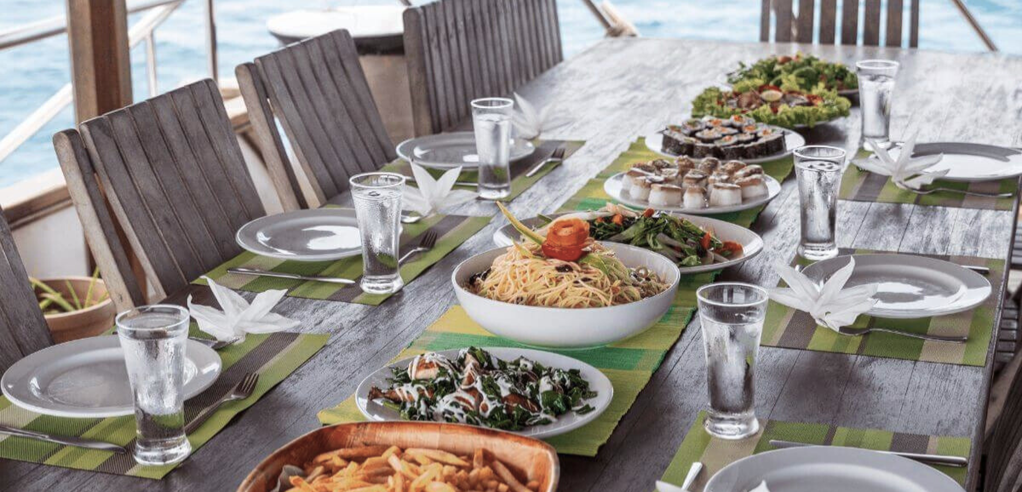 Une ambiance de déjeuner à bord (photo non contractuelle)