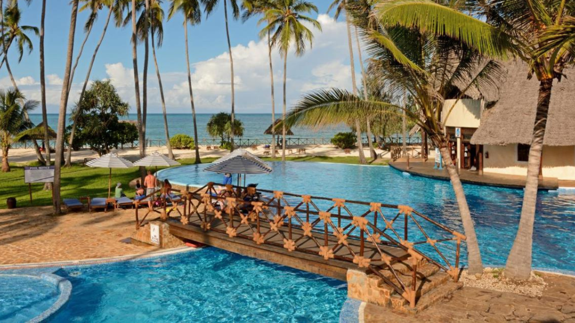 Farniente entre Copines au bord de la piscine...