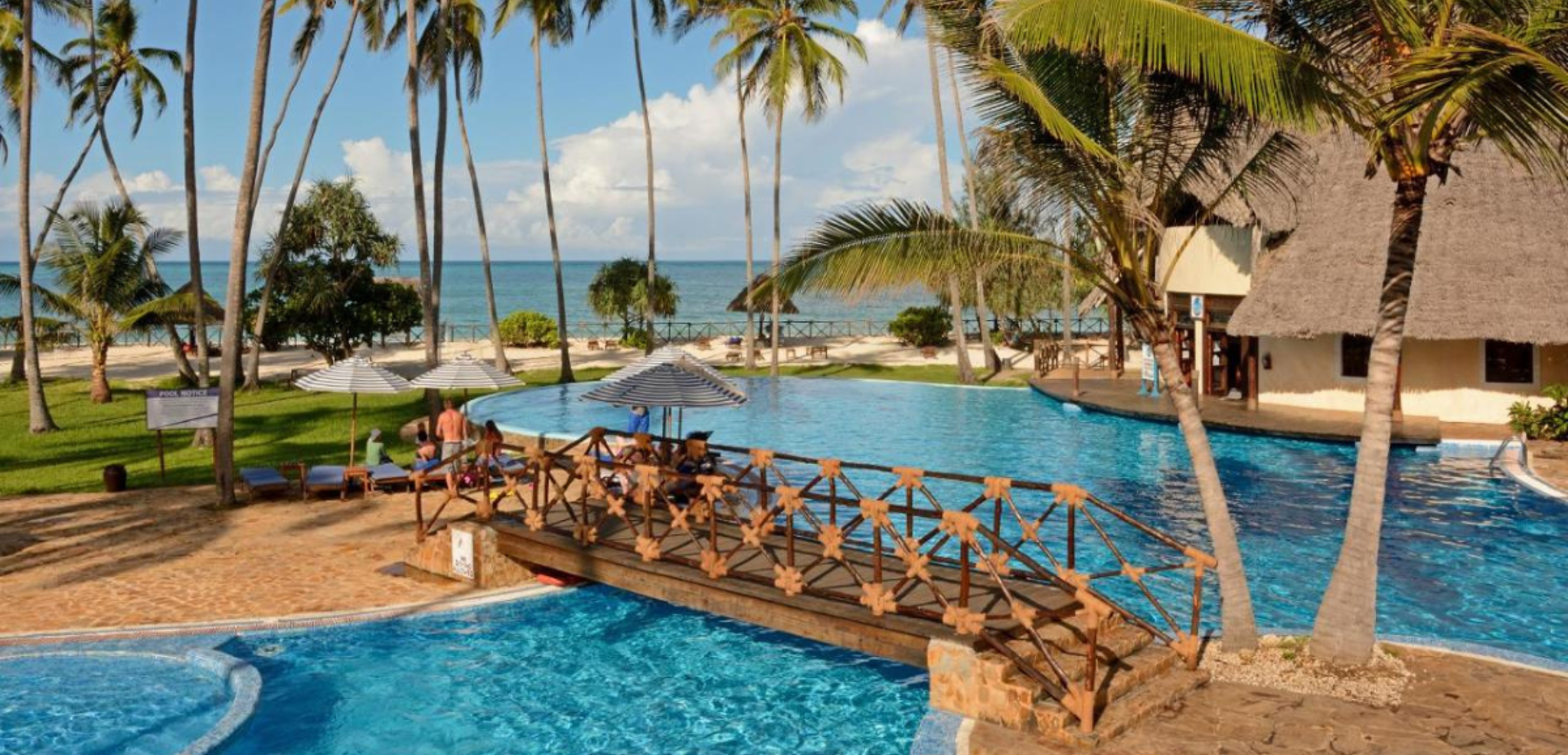 Farniente entre Copines au bord de la piscine...