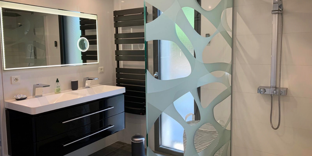 Deux jolies salles de bain sont à votre disposition