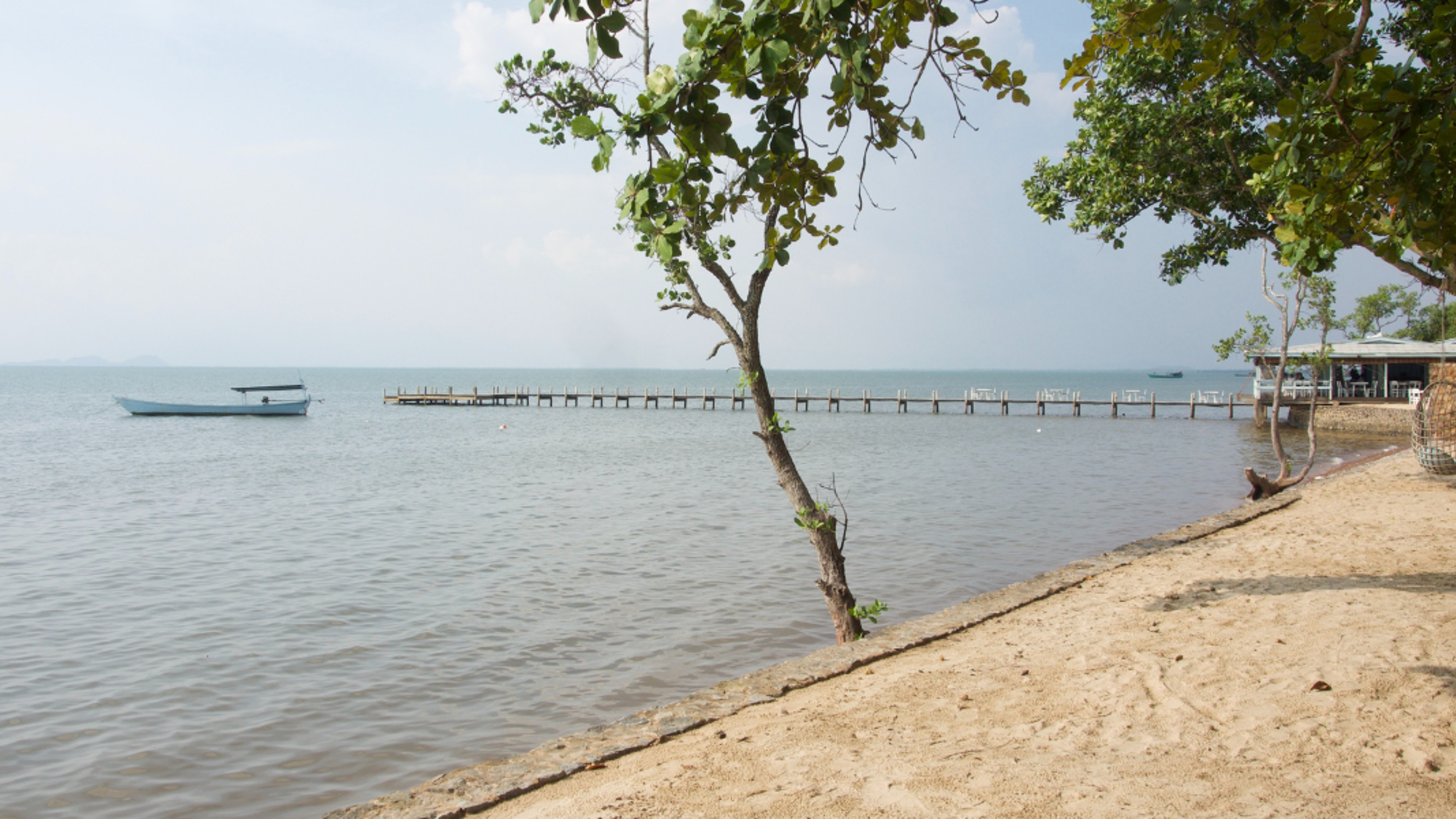 Chill sur la plage de Kep