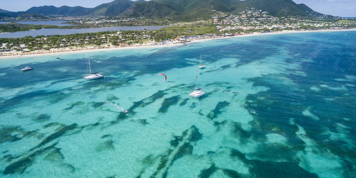 Profitez des sports nautiques : kite surf, catamaran, planche à voile... amusez-vous !