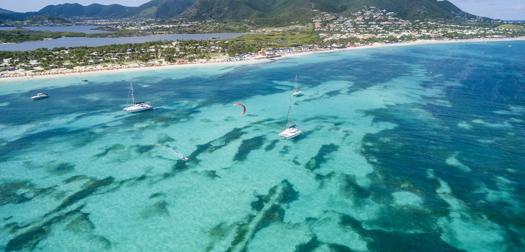 Profitez des sports nautiques : kite surf, catamaran, planche à voile... amusez-vous !