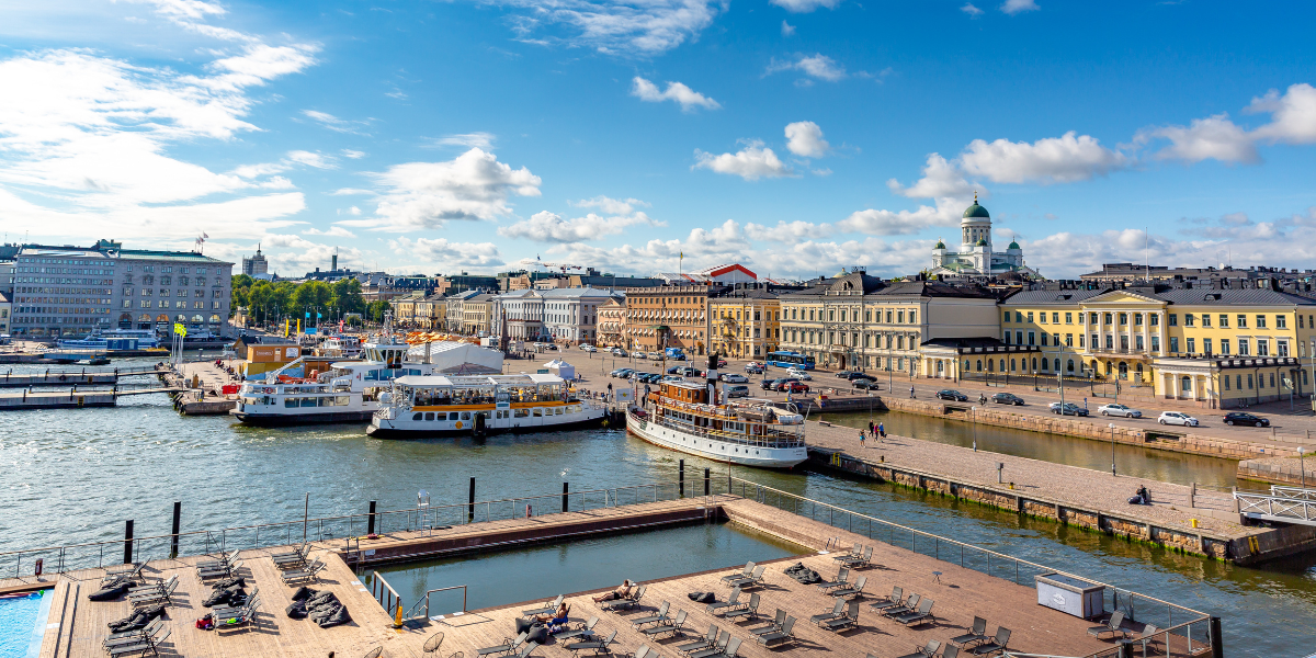 Piquez une tête d'eau de mer à Piscine Allas, dans le port