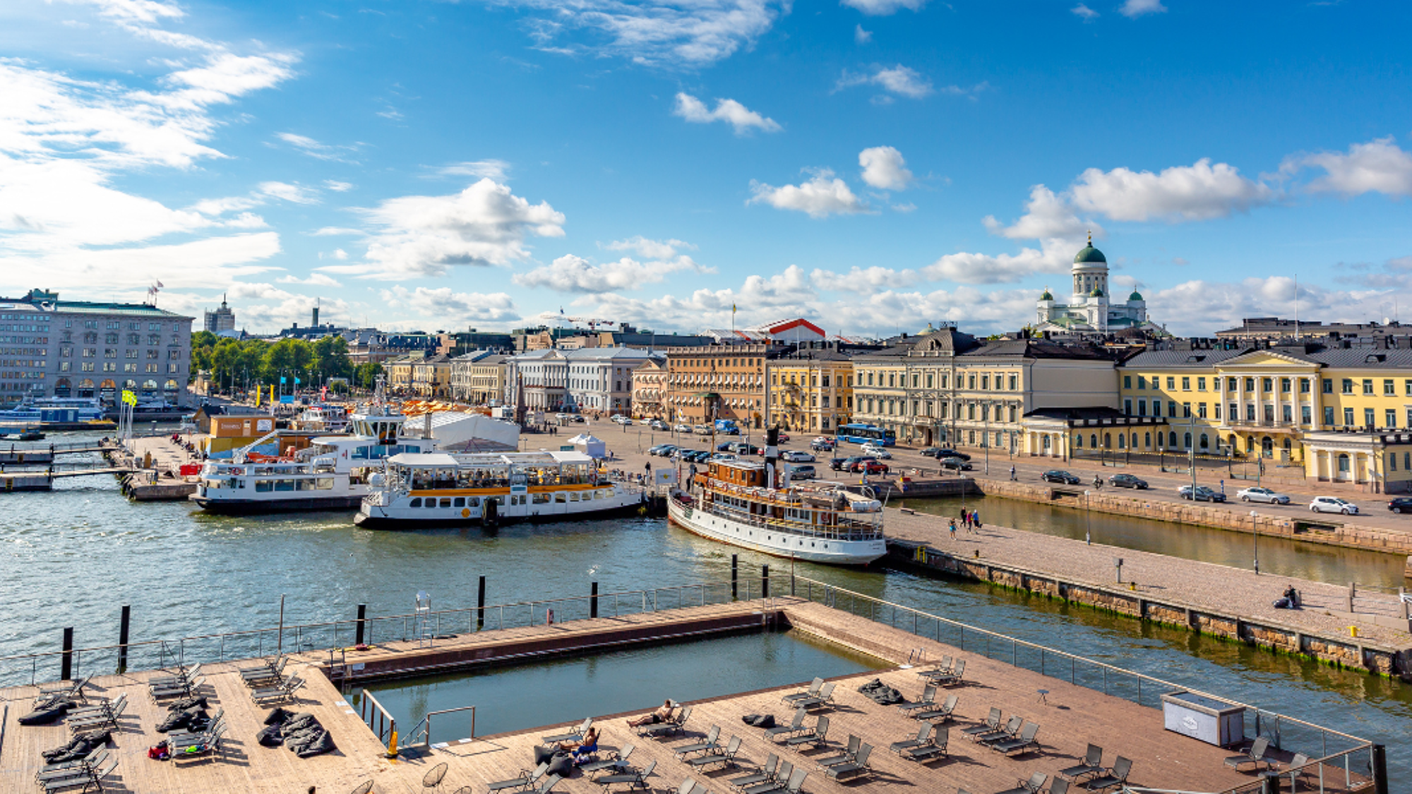 Piquez une tête d'eau de mer à Piscine Allas, dans le port