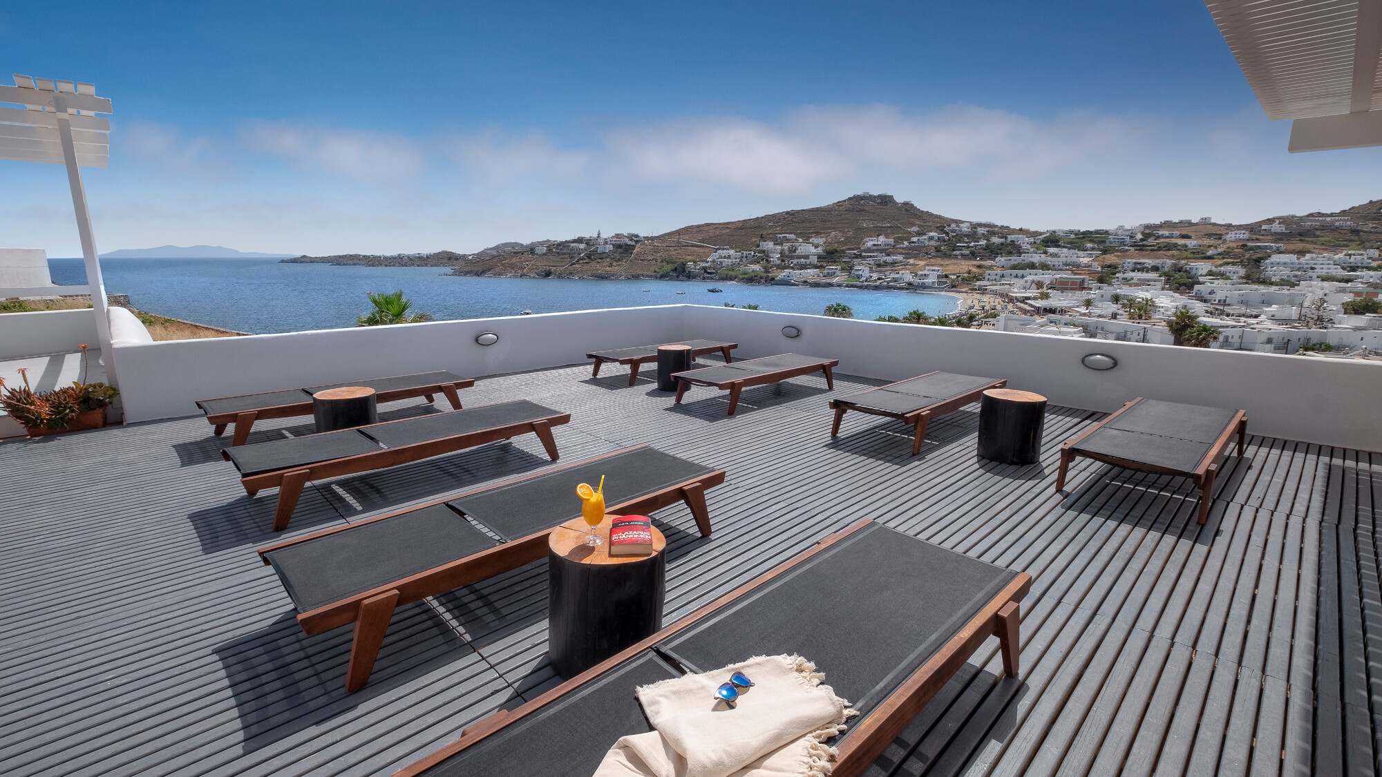 Ou bronzette avec vue sur la baie d'Ornos