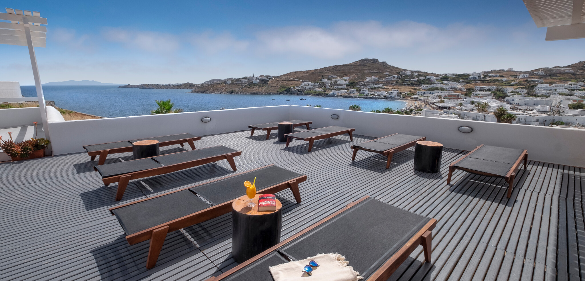 Ou bronzette avec vue sur la baie d'Ornos