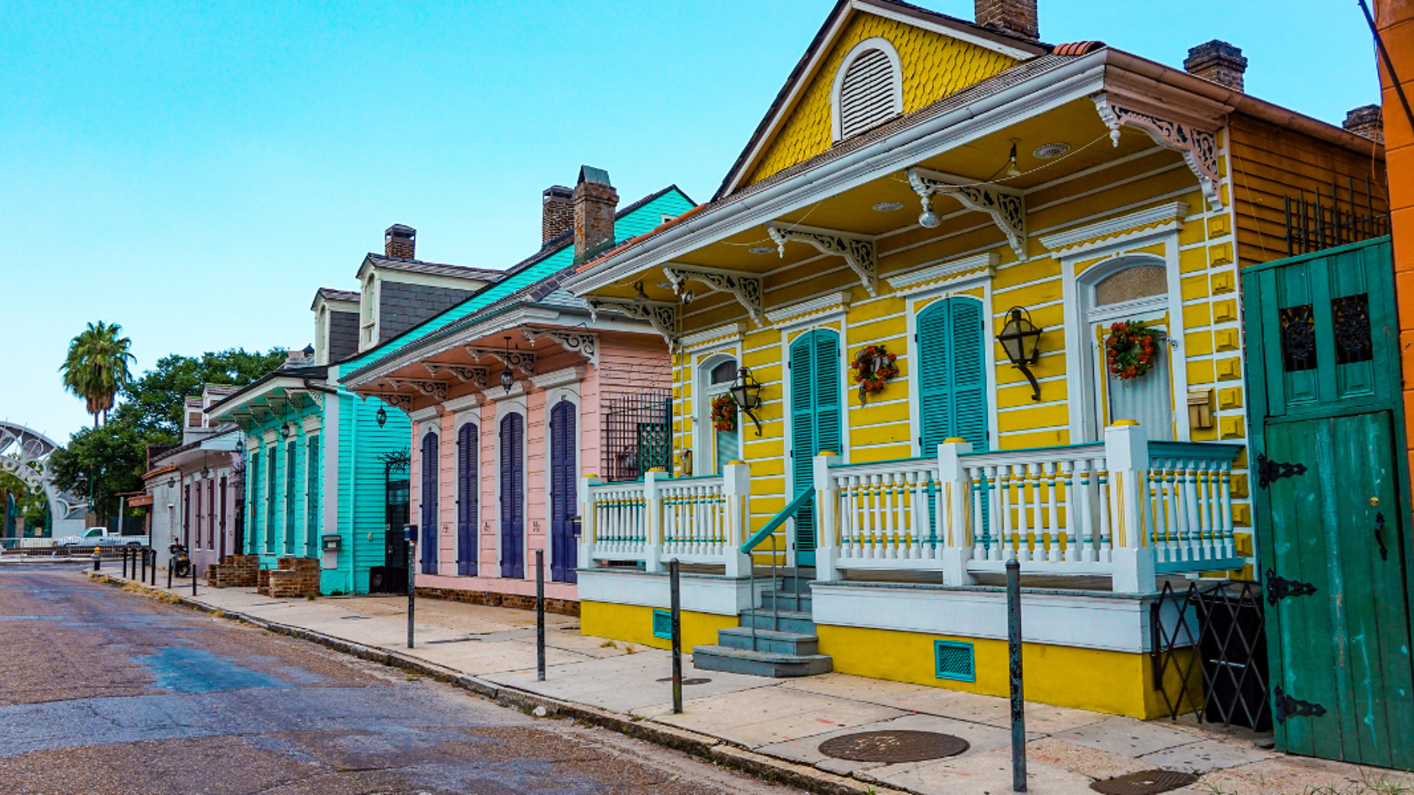 Découvrez son quartier français et ses jardins