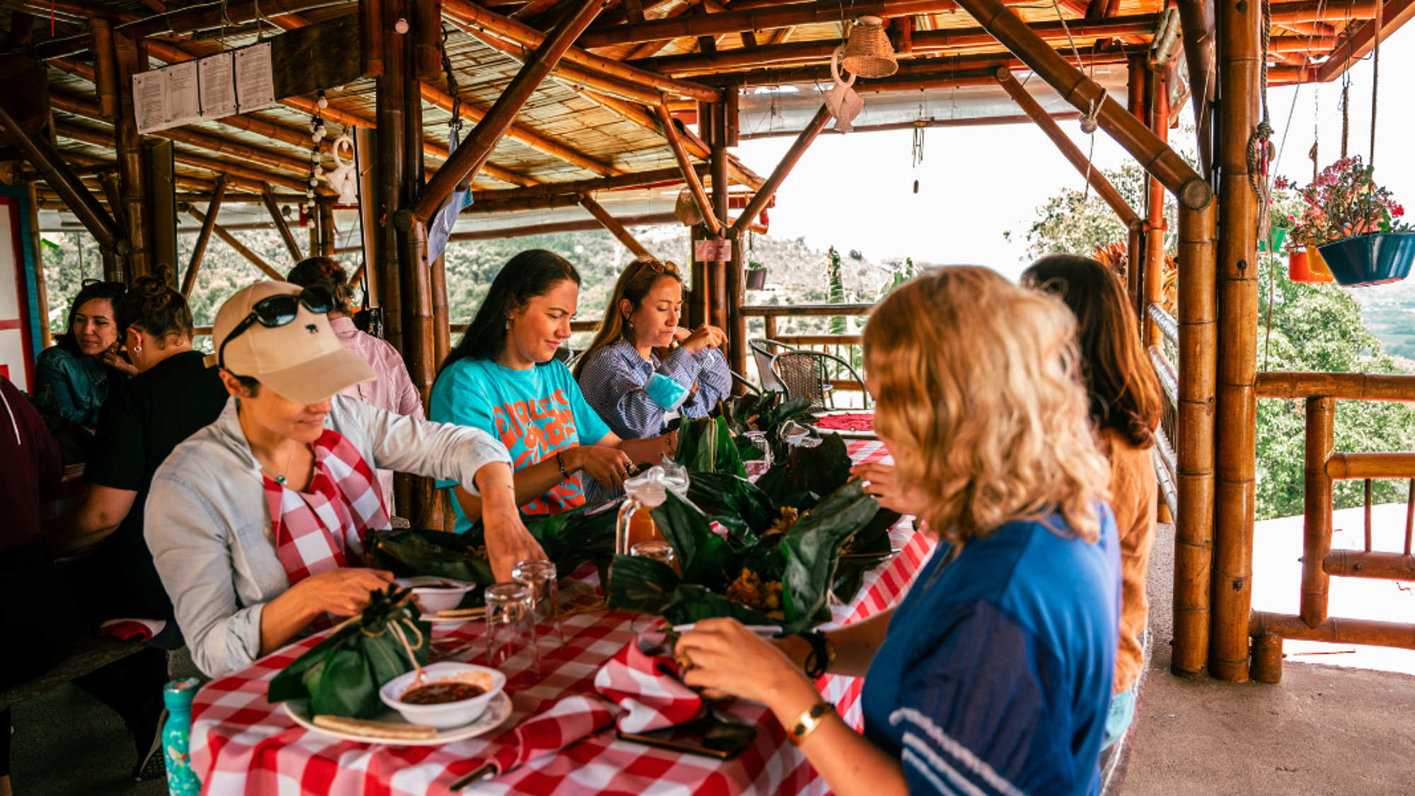 Un repas partagé au coeur de la plantation - J3