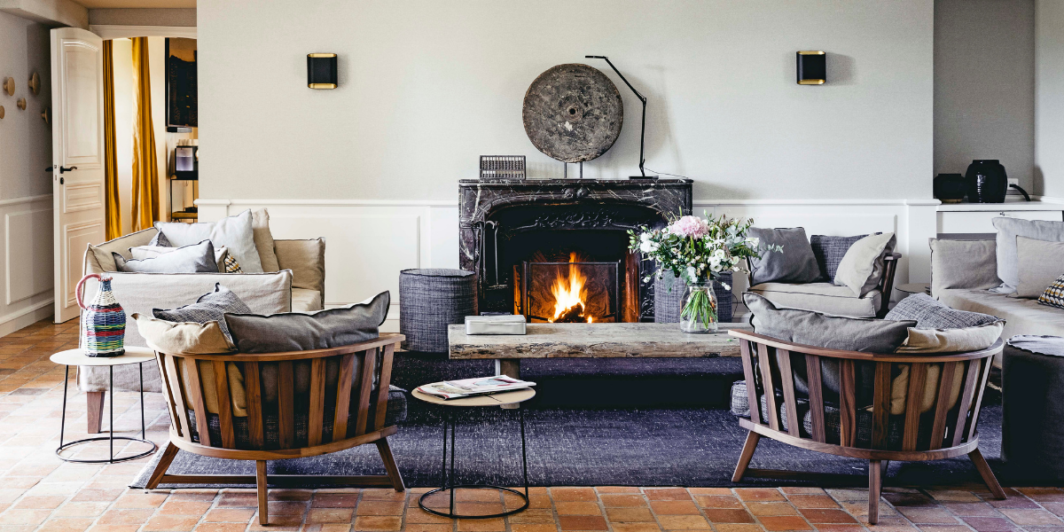 Prenez place dans le chaleureux salon