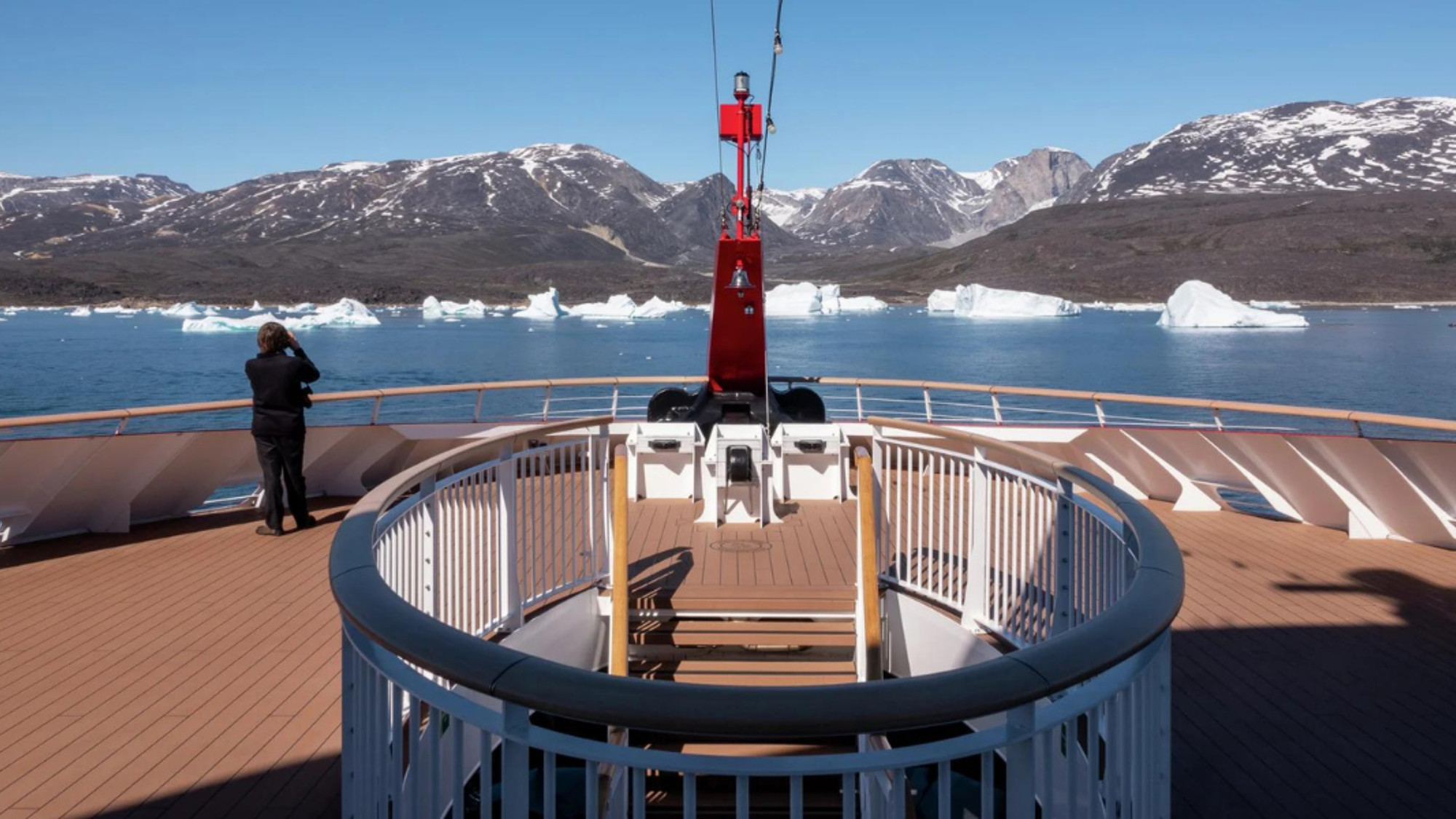 Ouvrez grands les yeux depuis le pont du navire...