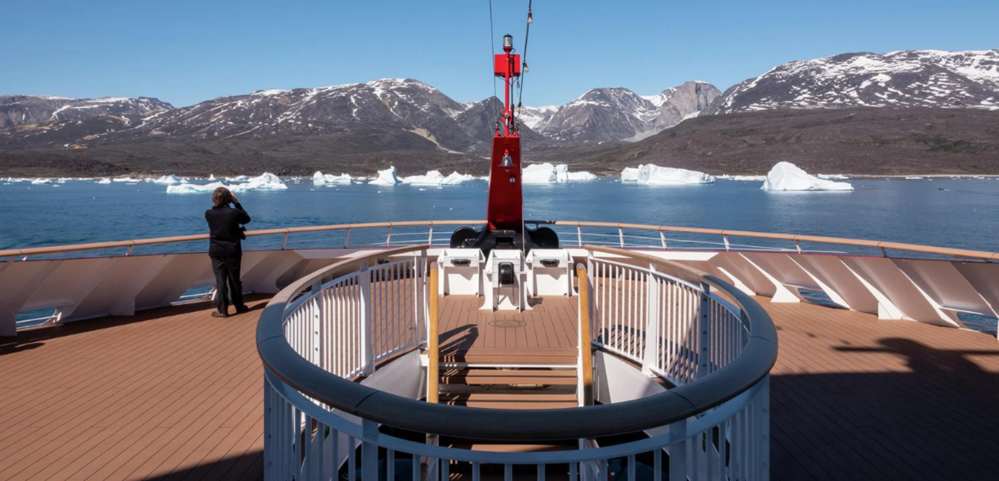 Ouvrez grands les yeux depuis le pont du navire...