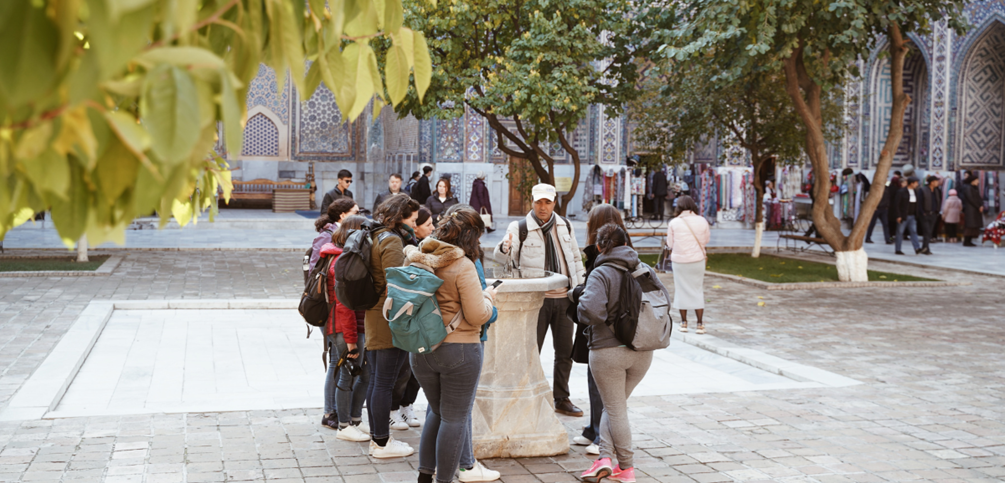 Suivez le guide à travers le pays !