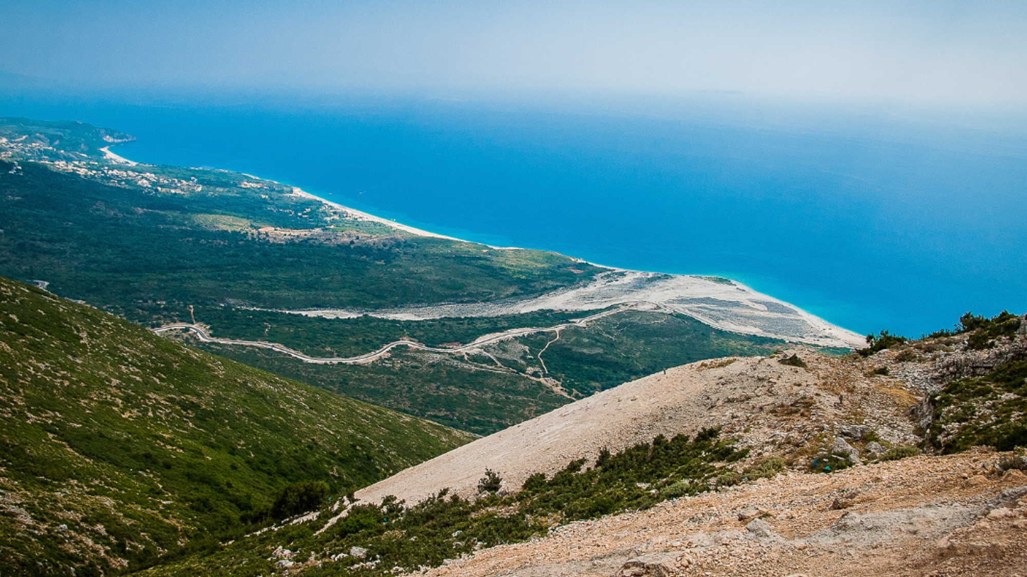 Puis traversez le parc national de Llogara pour rejoindre la côte
