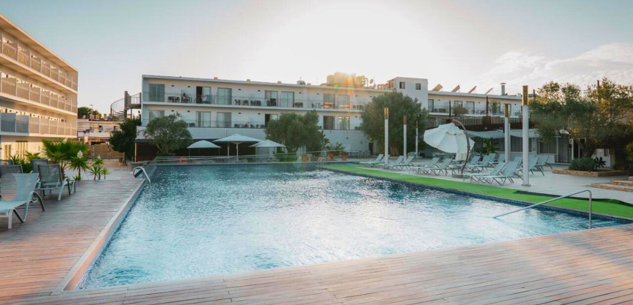 Posez vos valises dans votre hôtel idéalement situé à proximité de la plage : Hôtel Puchet (ou similaire)