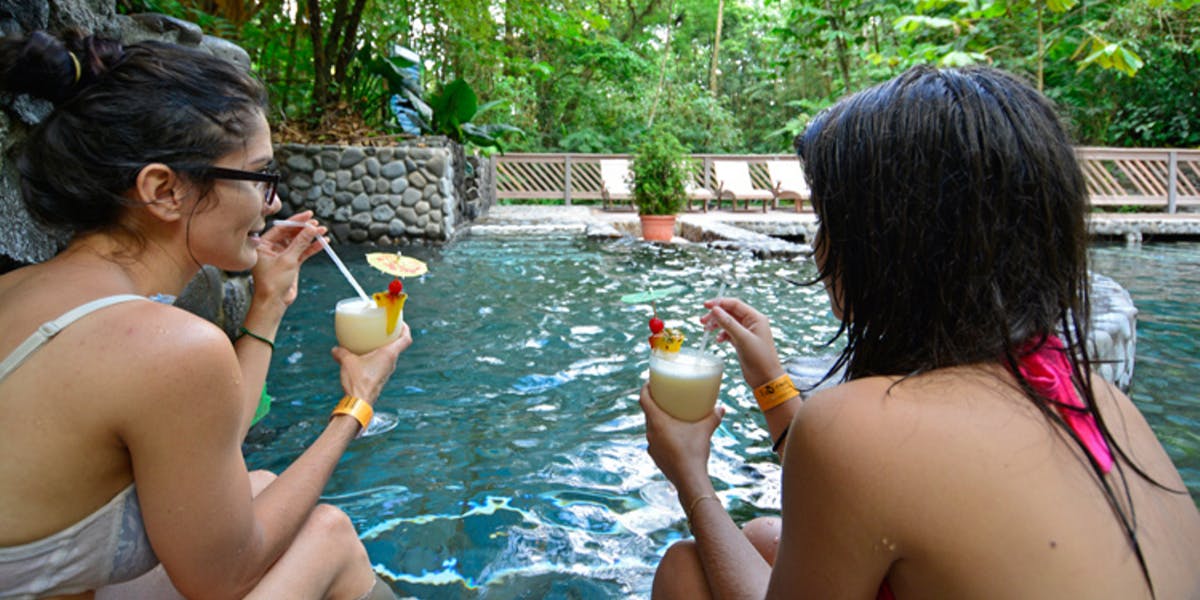 Moment détente dans les eaux thermales