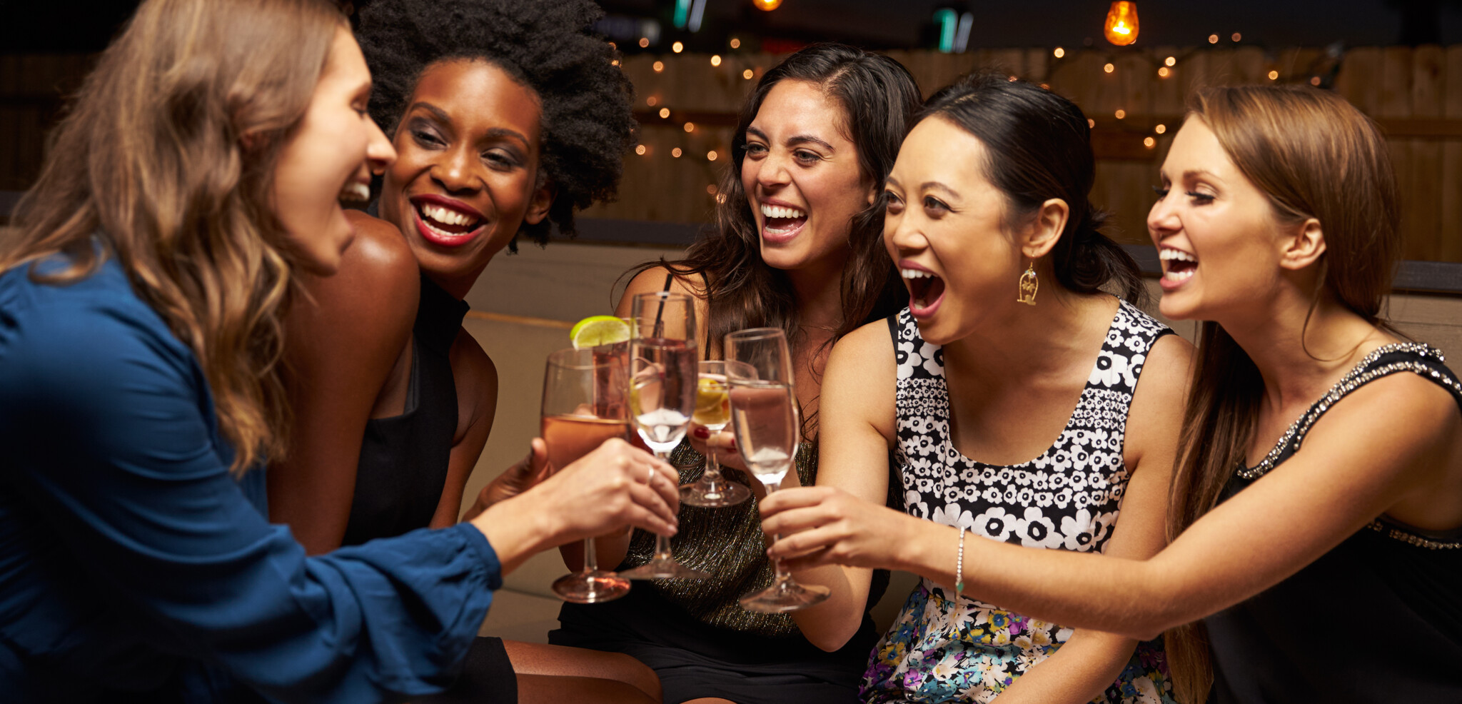 Sans oublier de célébrer le Réveillon avec une nouvelle bande de Copines !