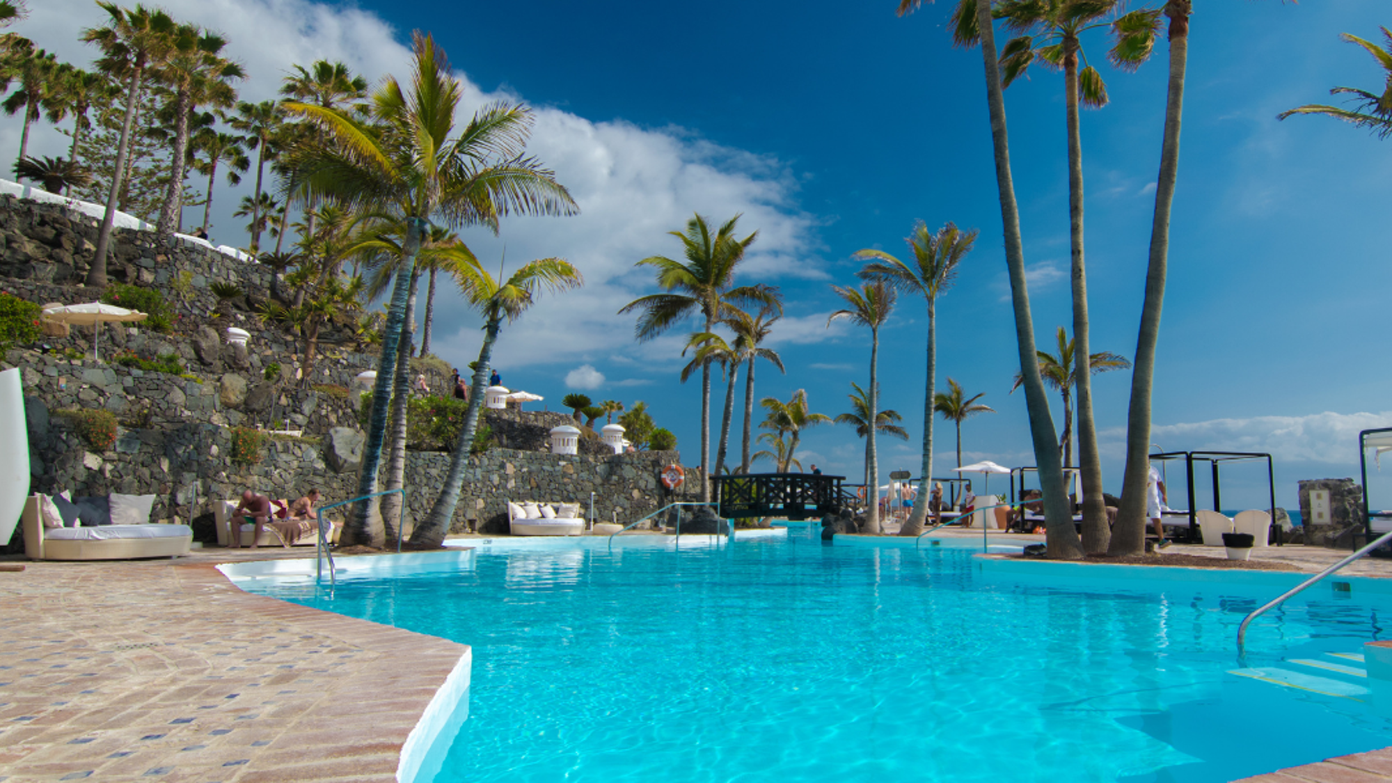 Autour de la piscine